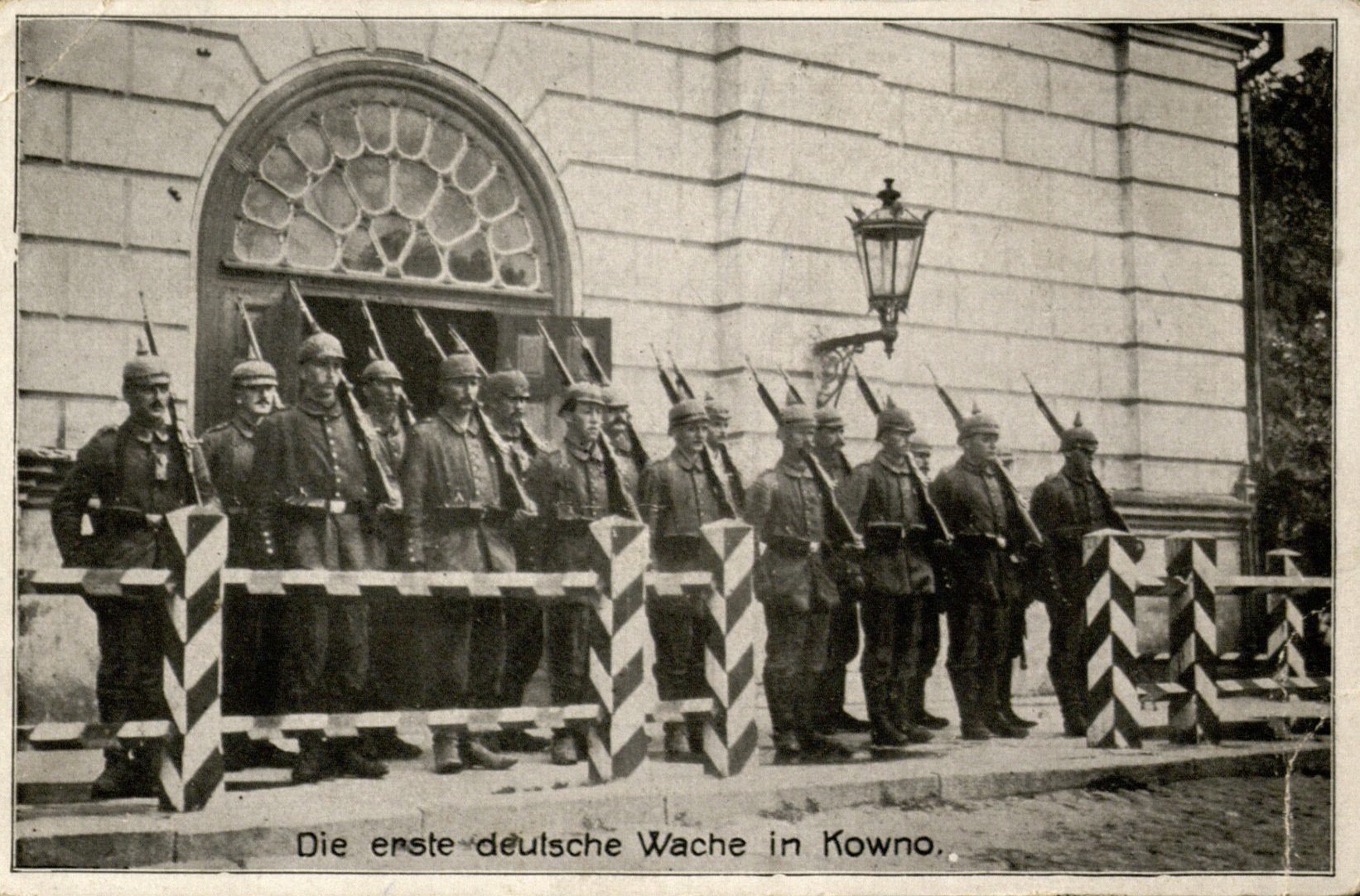 Vokiečių sargyba Kaune. Atvirukas. [1915]
