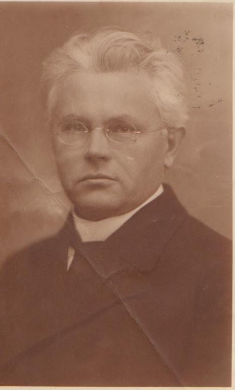 Kun. Juozas Tumas (1869–1933). Atvirukas, išleistas Lietuvių [draugijos nukentėjusiems dėl karo šelpti] Centro komiteto įgaliotinio Kopenhagoje Lietuvių belaisvių naudai.