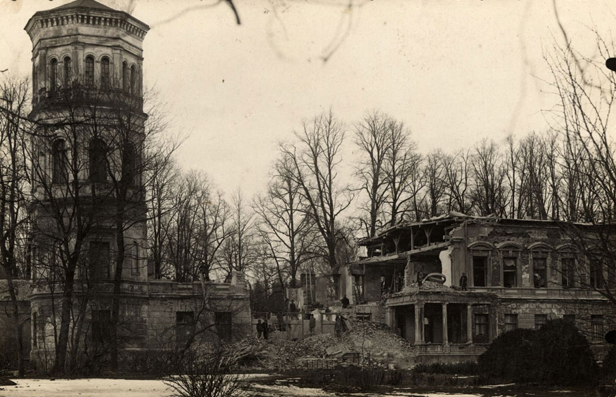 Rūmų griuvėsiai Rietave prieš II–ąjį pasaulinį karą